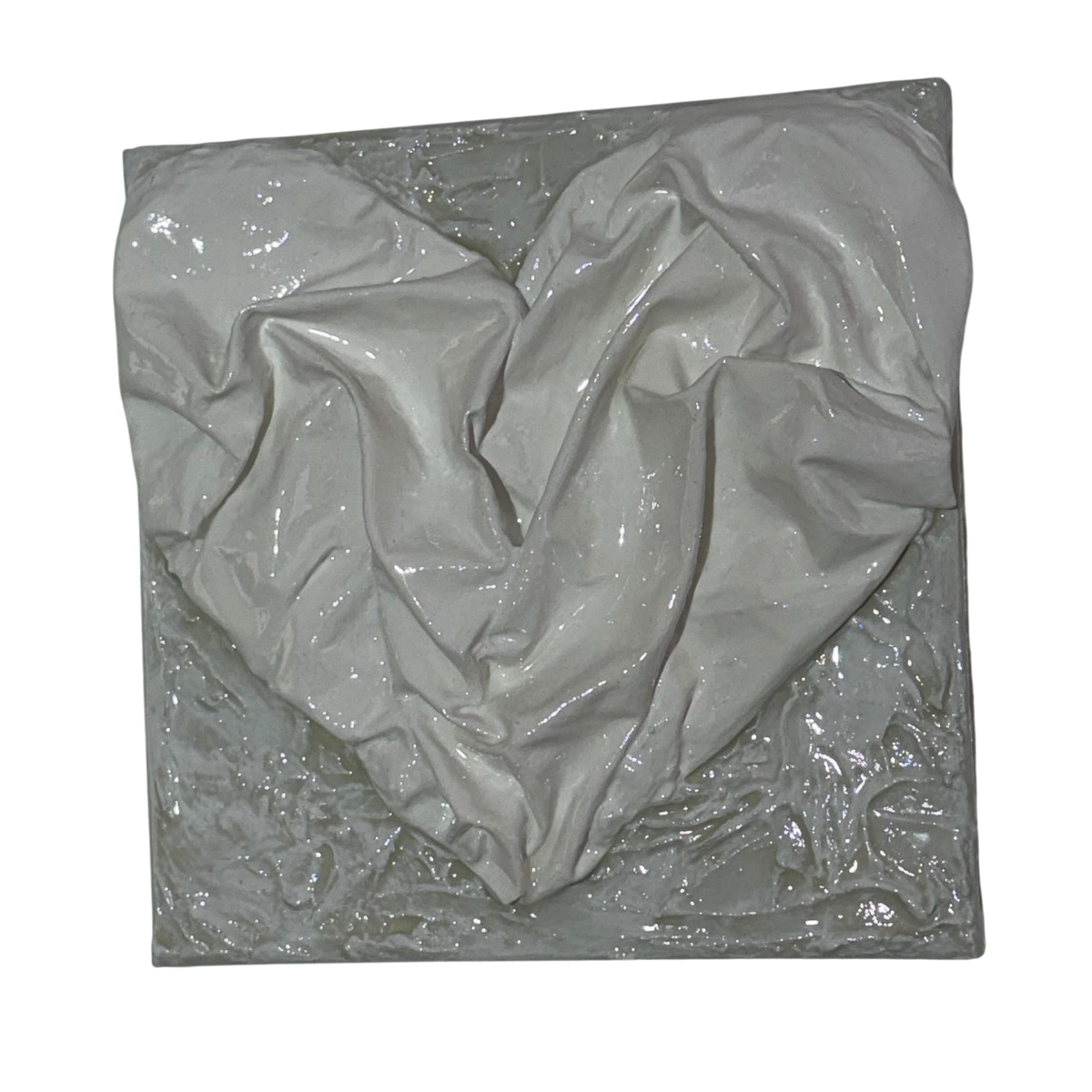 Bianco Terra AFFETTO No. 04 white textile heart wall art with glossy resin folds on a distressed plaster background.