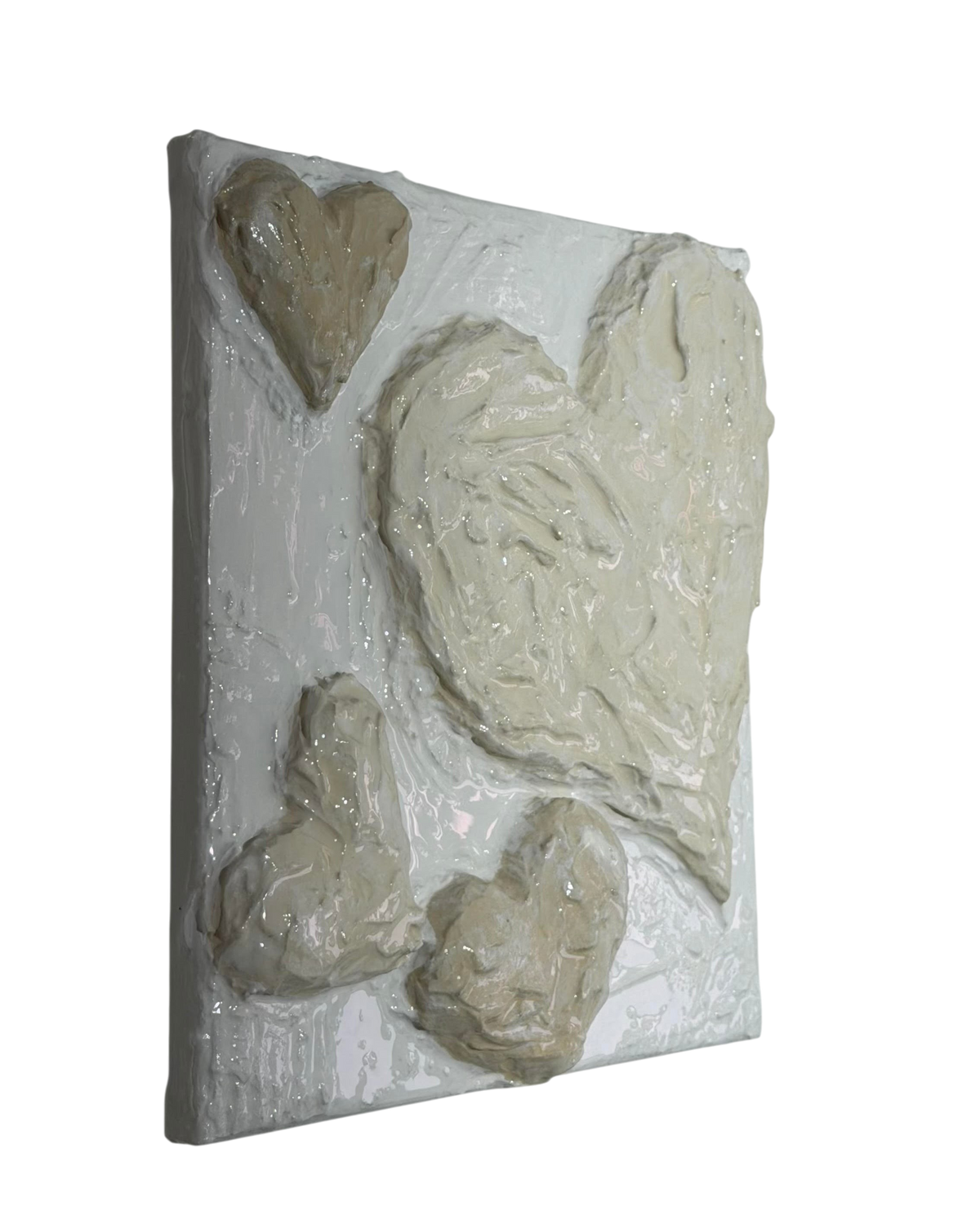 Bianco Terra CUORE No. 02 3D heart wall art with textured buttercream plaster in alabaster and chalk white tones.