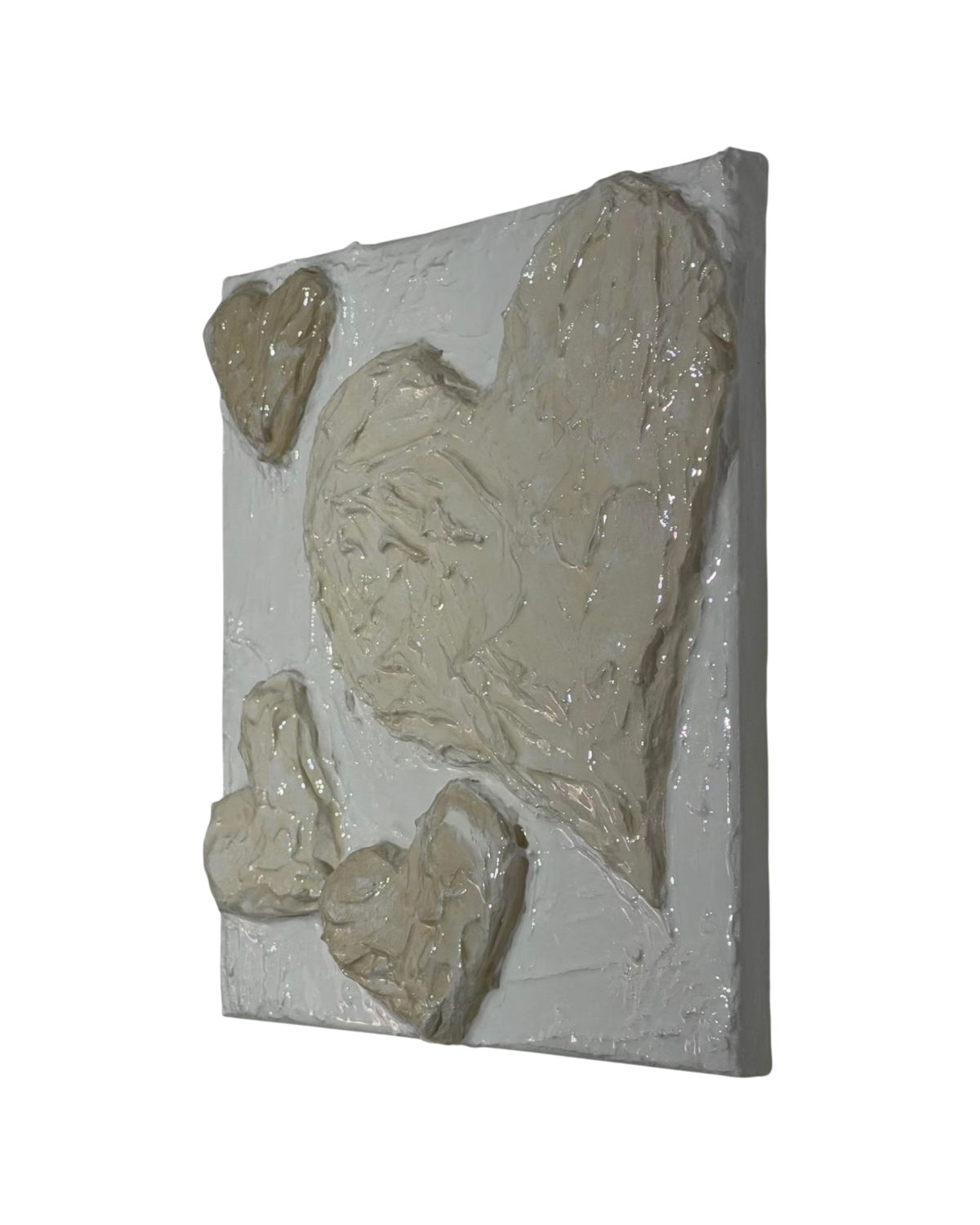 Bianco Terra CUORE No. 02 3D heart wall art with textured buttercream plaster in alabaster and chalk white tones.