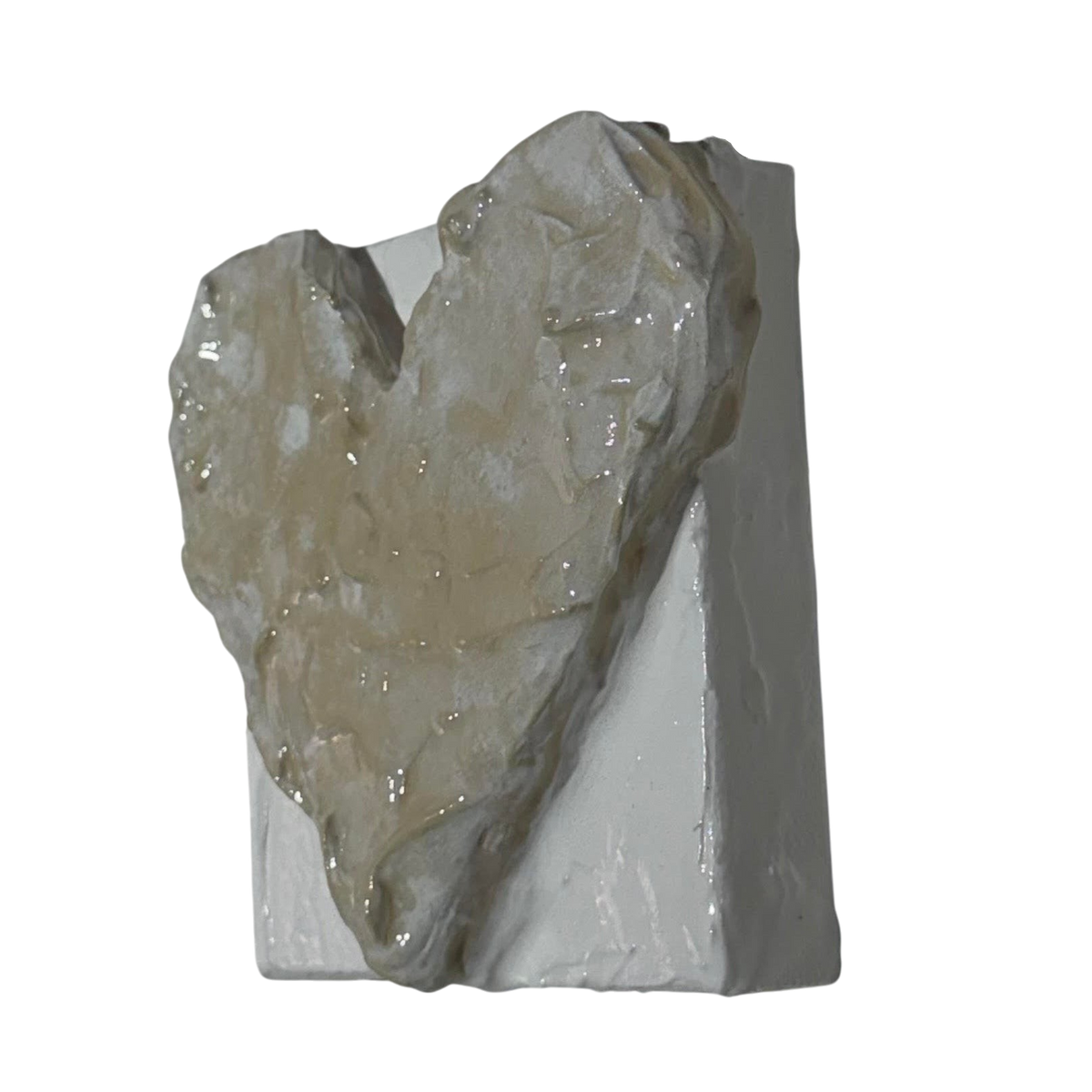 Bianco Terra Cuore Mini No. 01 miniature 3D heart sculpture in alabaster and chalk plaster with glossy resin finish.