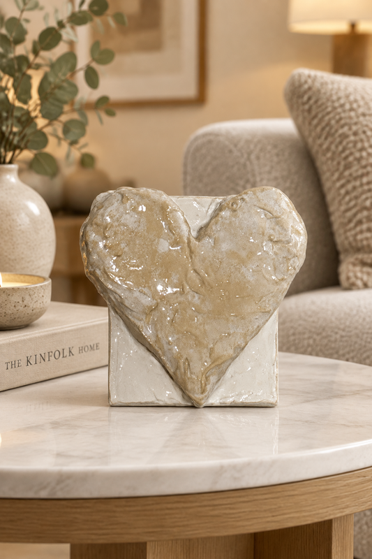 Bianco Terra CUORE MINI NO. 01 miniature 3D heart sculpture in alabaster and chalk white with high-gloss resin finish.