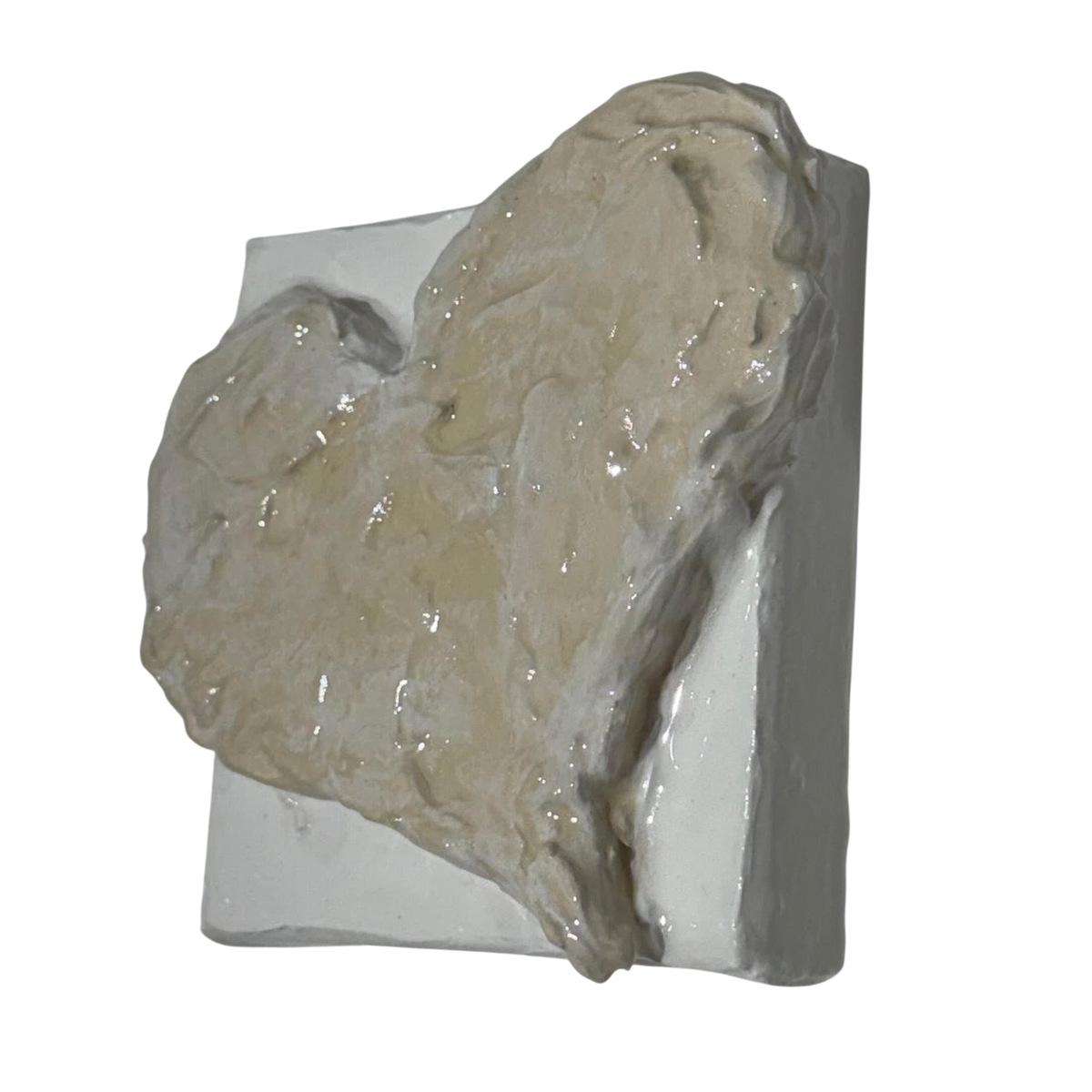 Bianco Terra CUORE MINI NO. 02 miniature 3D heart sculpture in alabaster and chalk white with glossy resin finish.