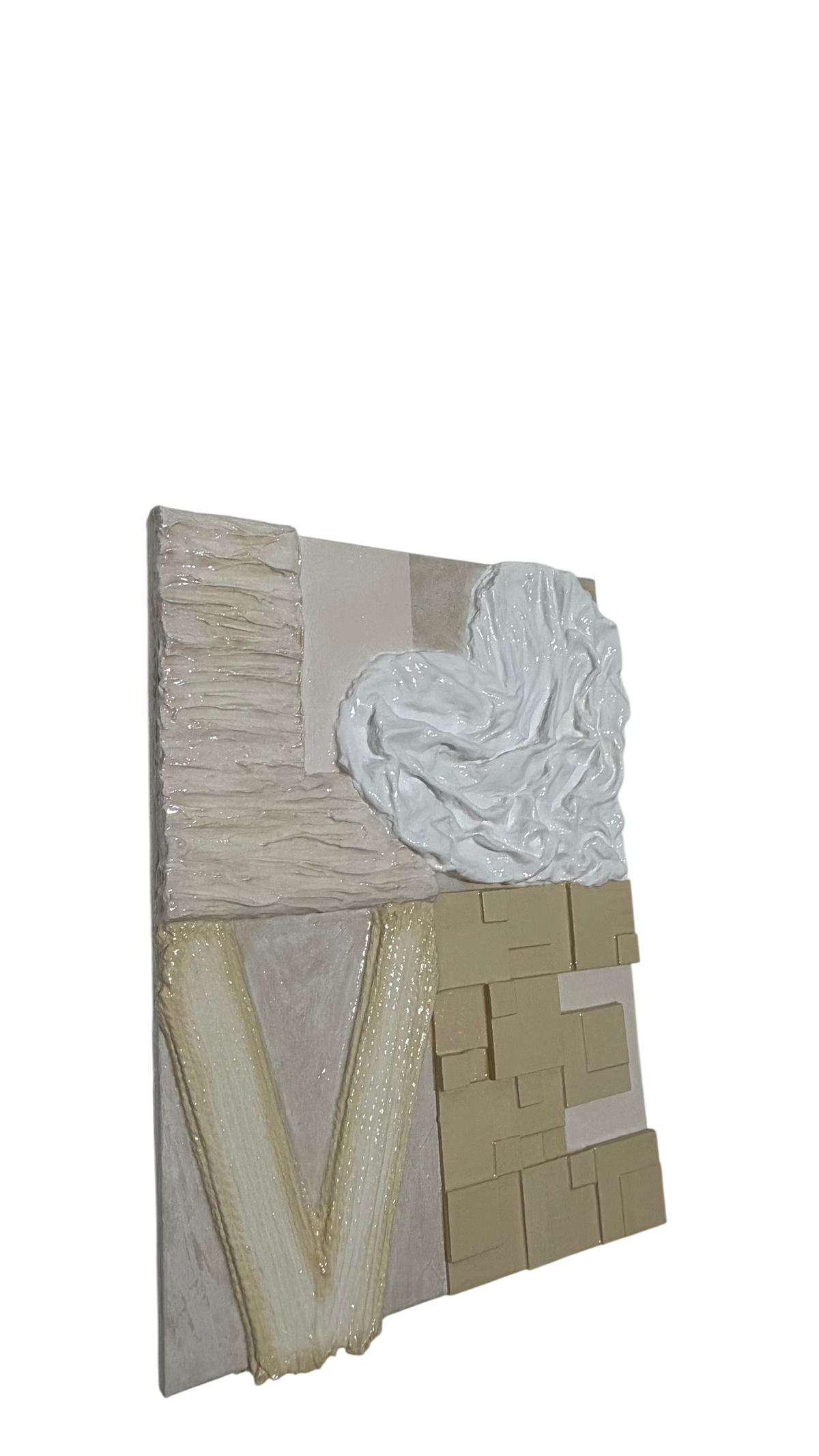 Bianco Terra LOVE wall art featuring 3D plaster lettering with a heart-shaped O and high-gloss epoxy resin finish.