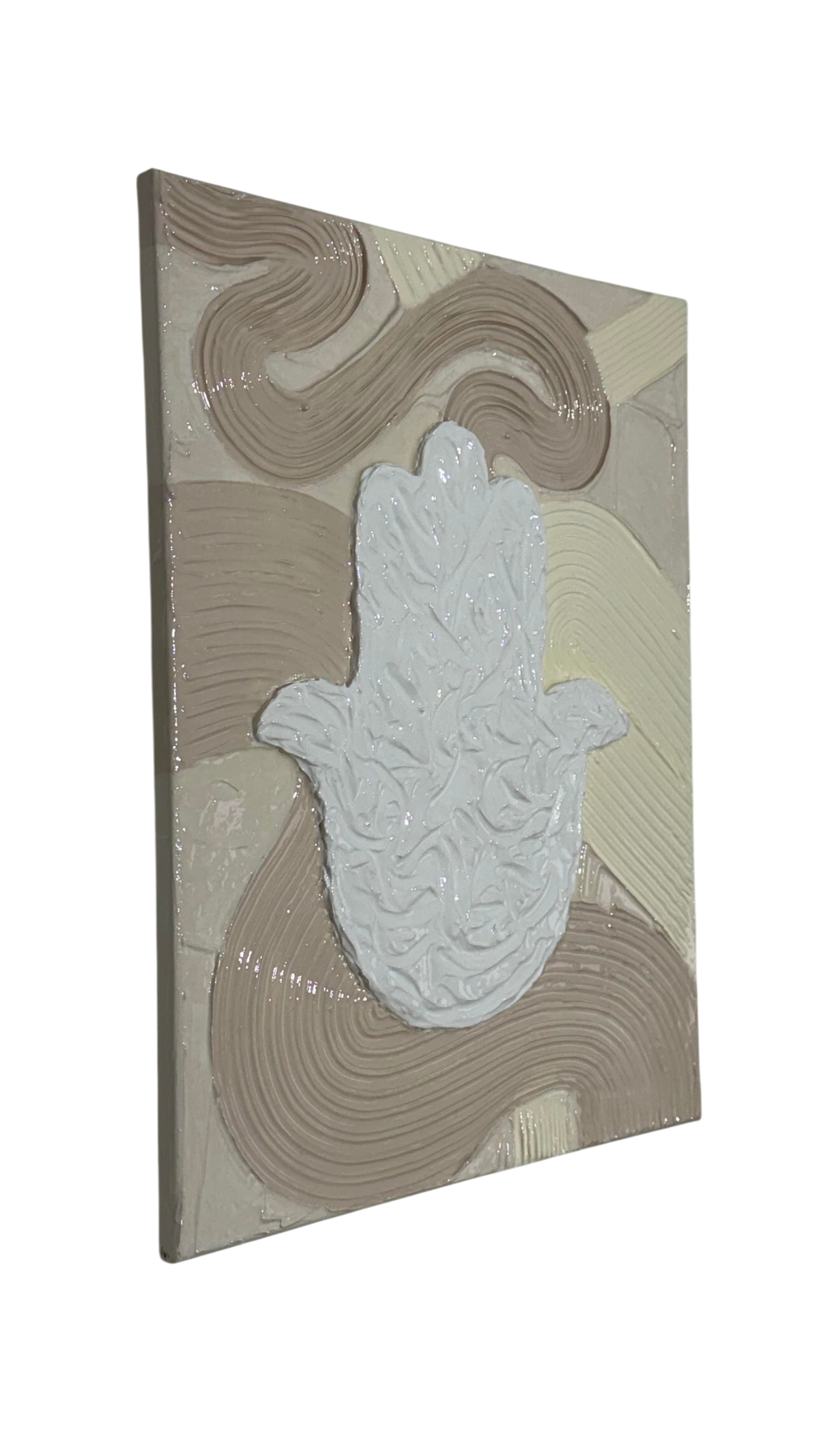 Bianco Terra MANO No. 01 textured Hamsa hand wall art with glossy resin finish on a matte plaster wave background.