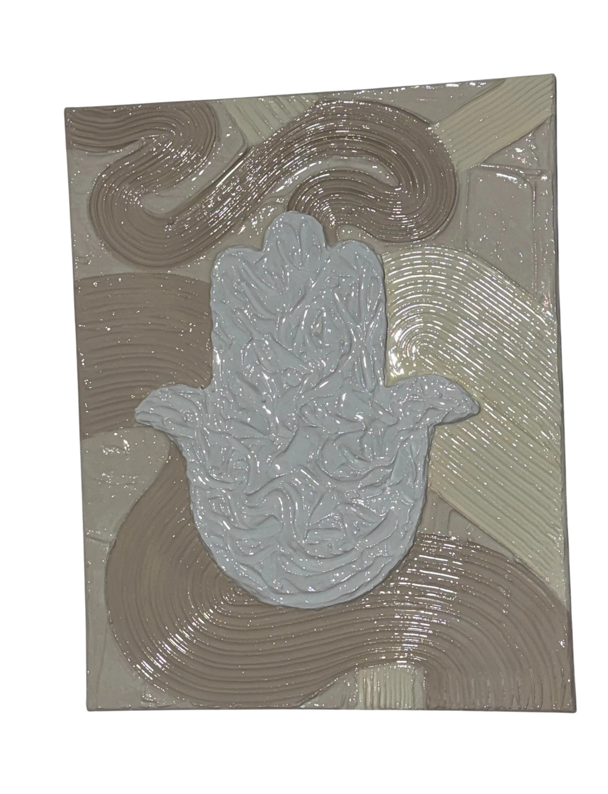 Bianco Terra MANO No. 01 textured Hamsa hand wall art with glossy resin finish on a matte plaster wave background.