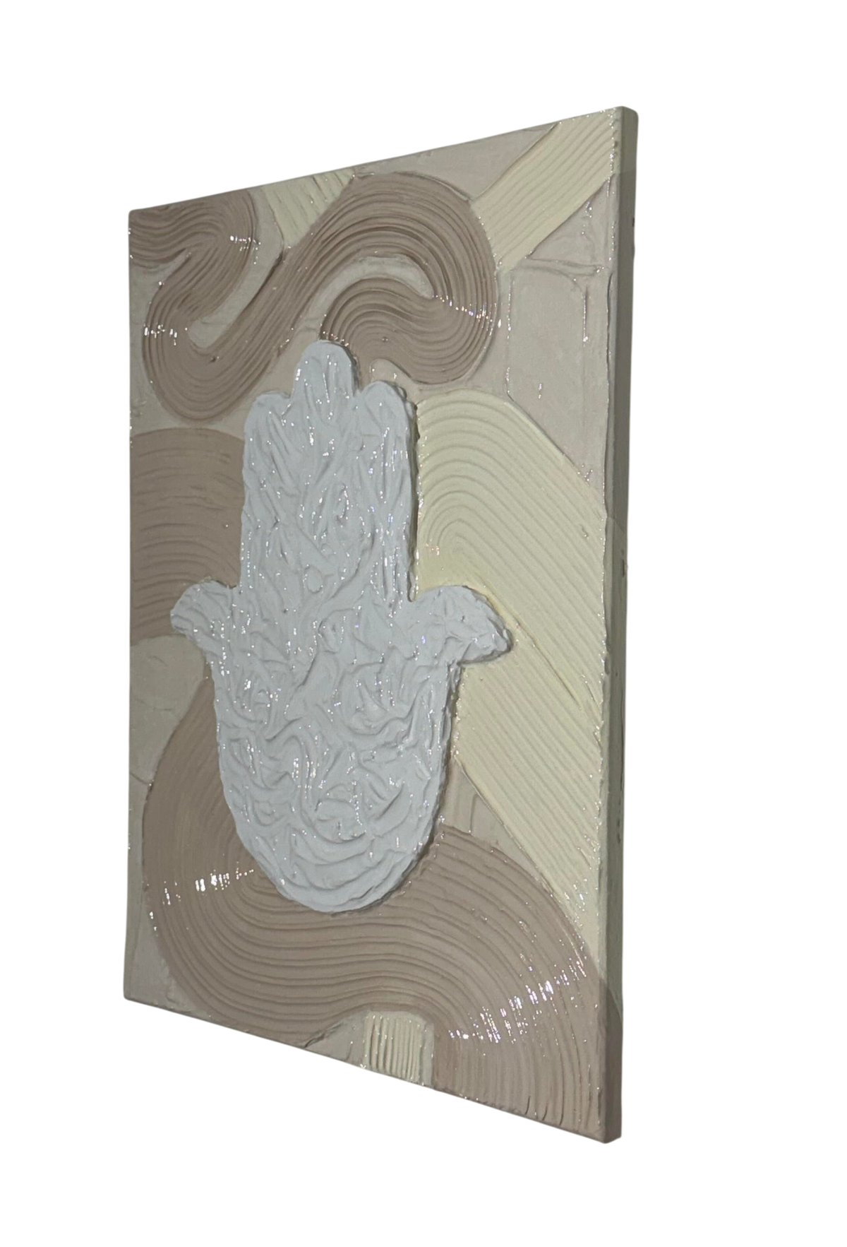 Bianco Terra MANO No. 01 textured Hamsa hand wall art with glossy resin finish on a matte plaster wave background.